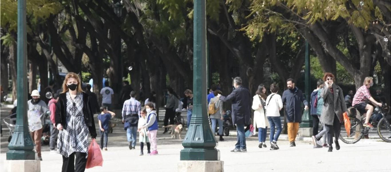Κυβέρνηση & λοιμωξιολόγοι «έφαγαν» μαζικό άκυρο από τους Έλληνες: Από Αθήνα μέχρι Κρήτη γεμάτοι δρόμοι & παραλίες (φώτο)